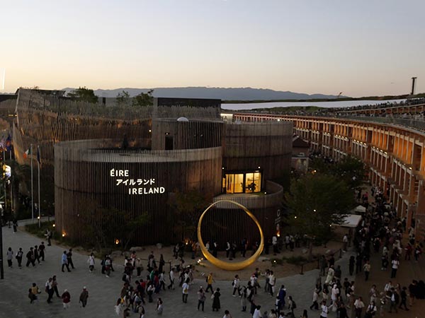 大屋根リング上部から