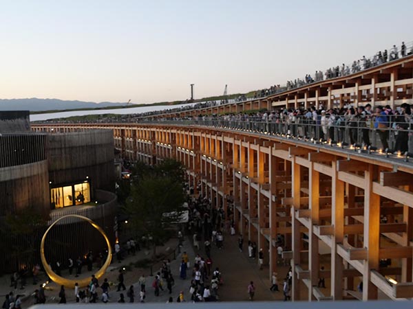 大屋根リング上部から