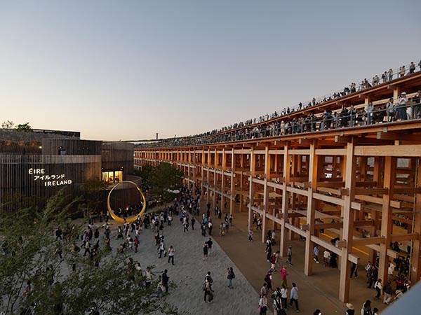 大屋根リング上部から