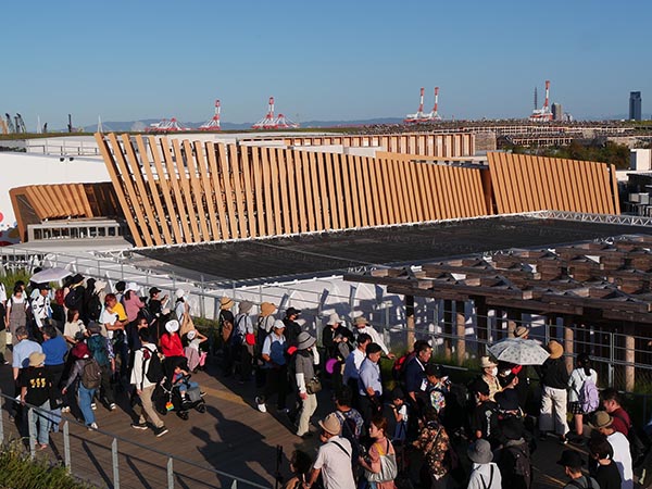 大屋根リング上部から