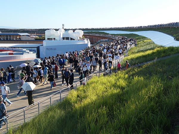 大屋根リング上部から