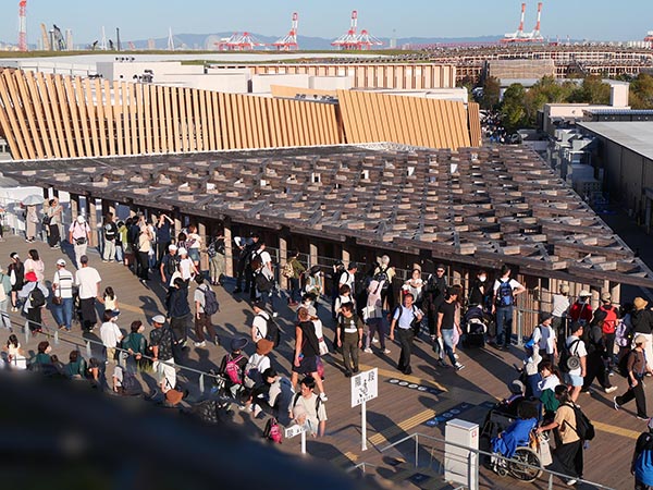 大屋根リング上部から
