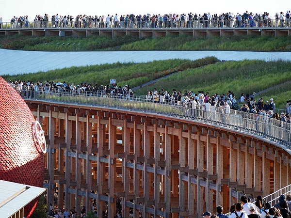 大屋根リング上部から