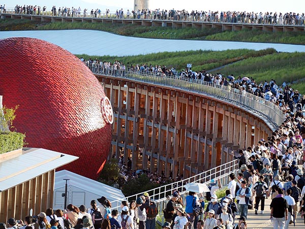 大屋根リング上部から