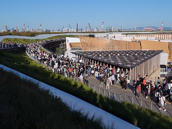 大屋根リング上部から