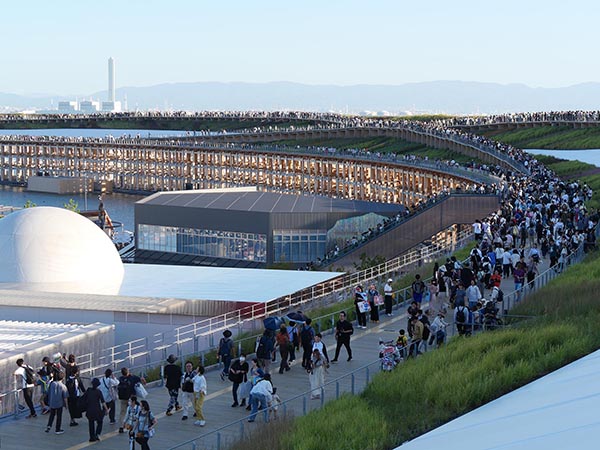 大屋根リング上部から