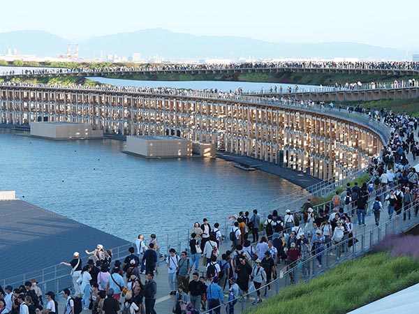 大屋根リング上部から