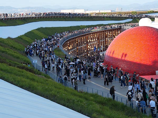大屋根リング上部から