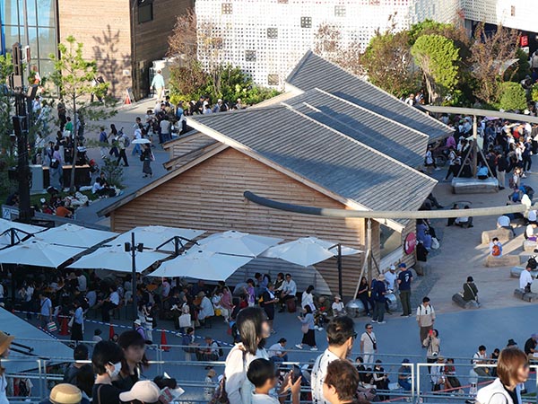 大屋根リング上部から