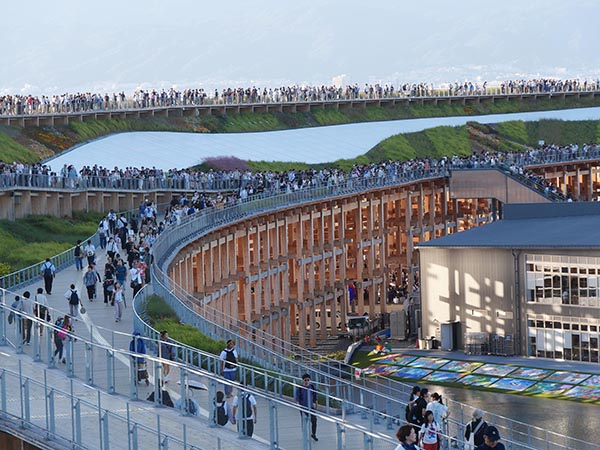 大屋根リング上部から