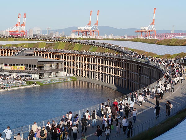 大屋根リング上部から