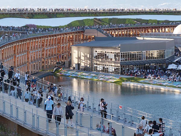 大屋根リング上部から