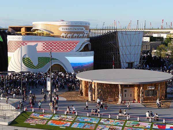 大屋根リング上部から