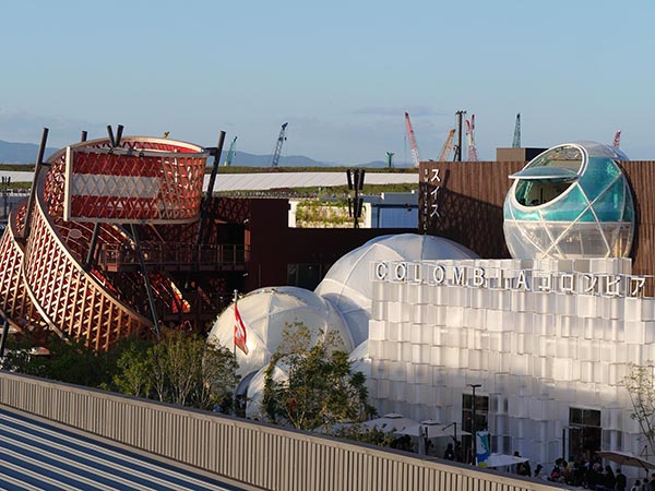 大屋根リング上部から