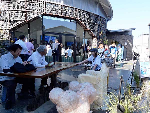 関西万博ベンチ