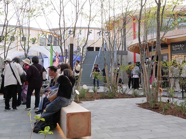 関西万博ベンチ