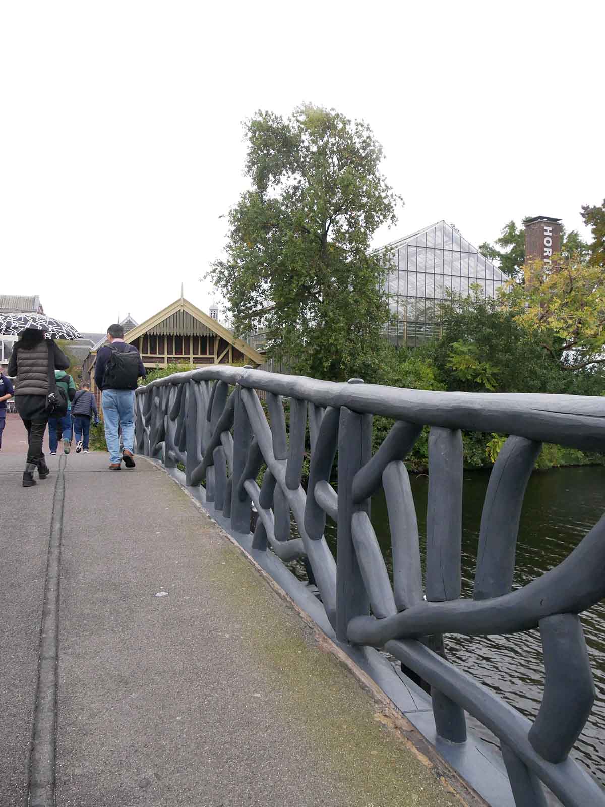 自然木の欄干　 ライデン市