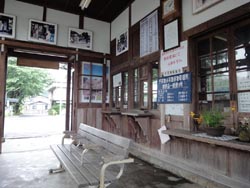 美作滝尾駅