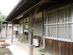 馬来田駅 駅舎ホーム側