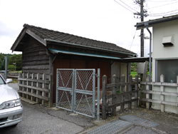 久留里駅　倉庫なのだろうか、レトロな木造家屋