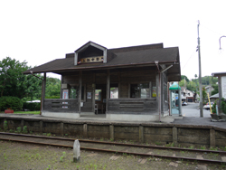 ホームから見た上総中野駅　