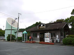 上総中野駅トイレ棟　