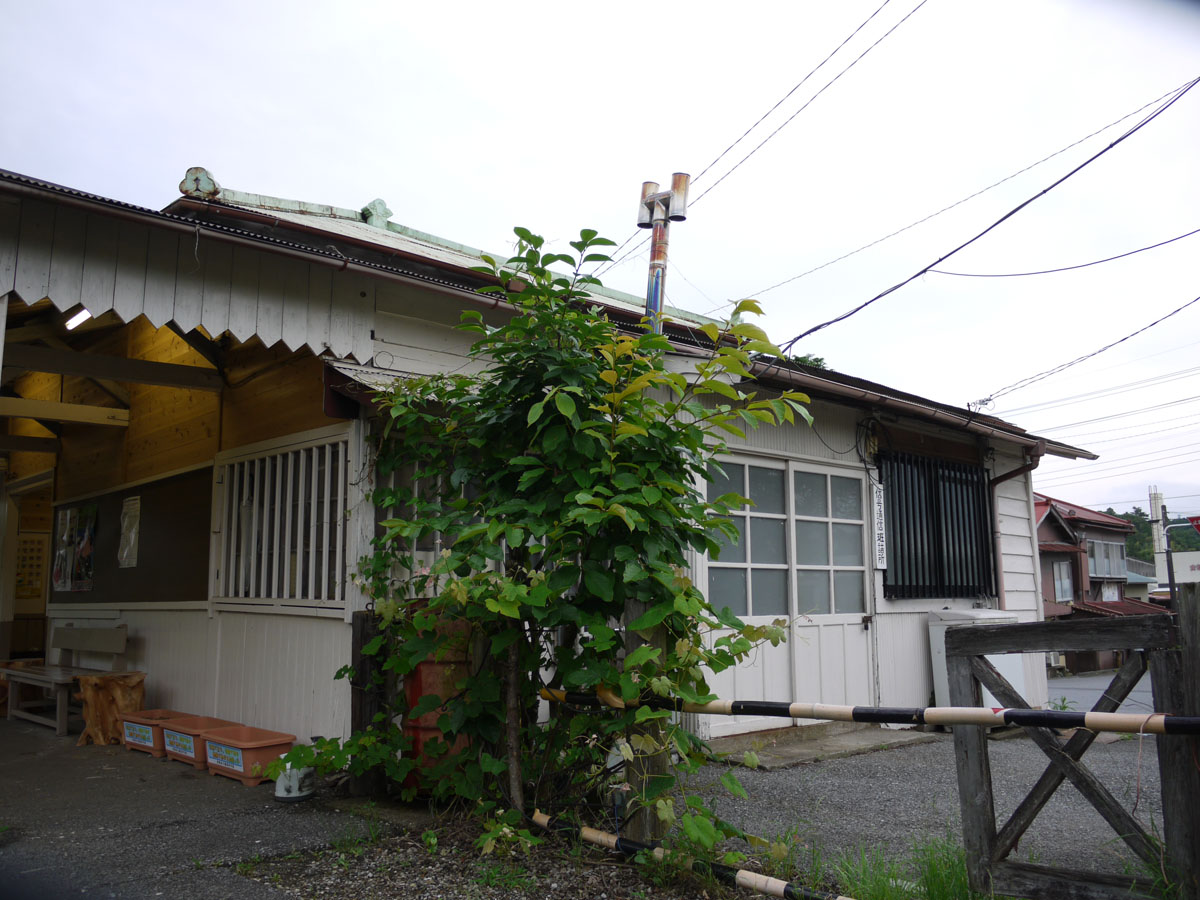 高滝駅事務所(南側)　