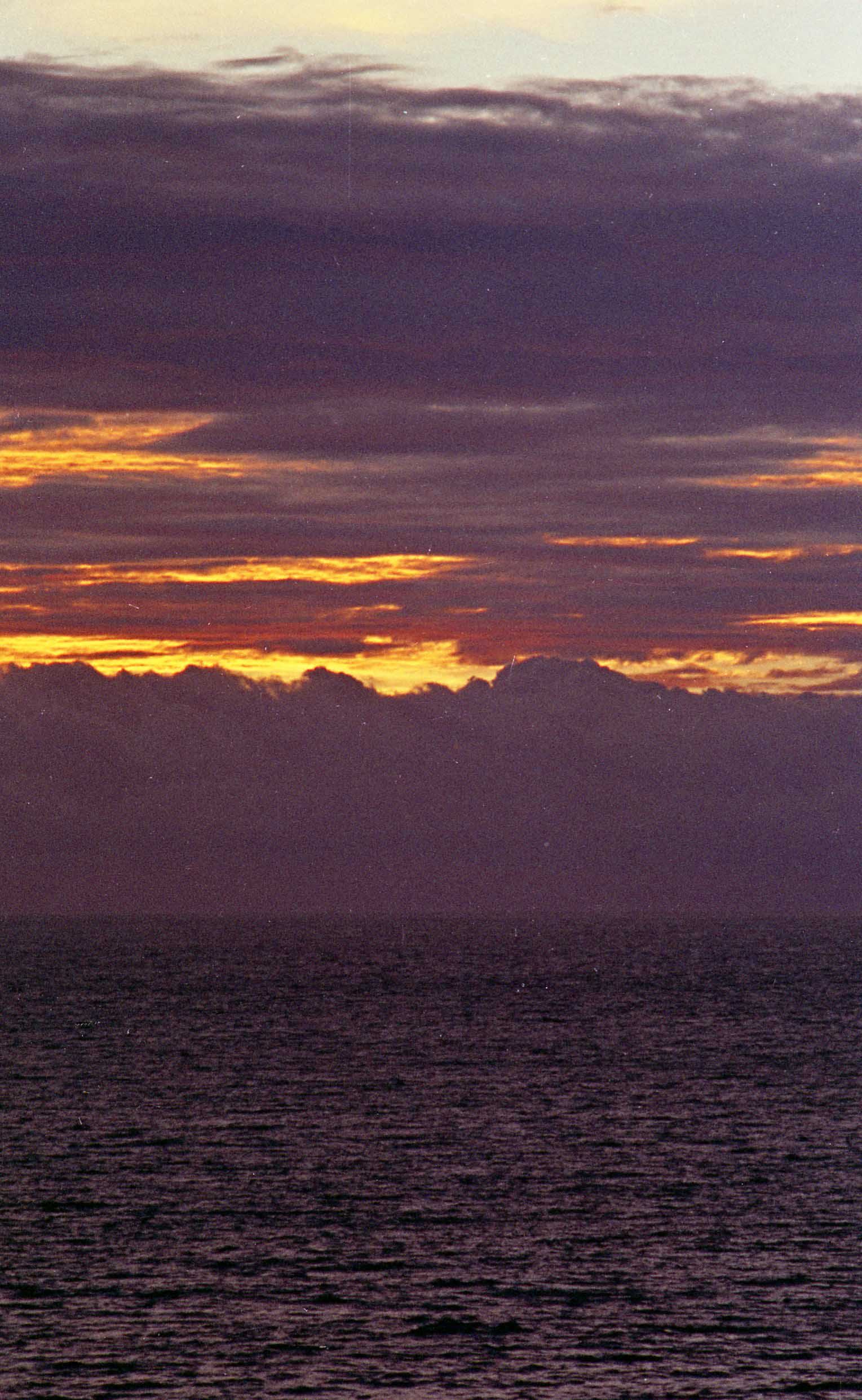 インドネシアの空と夕日