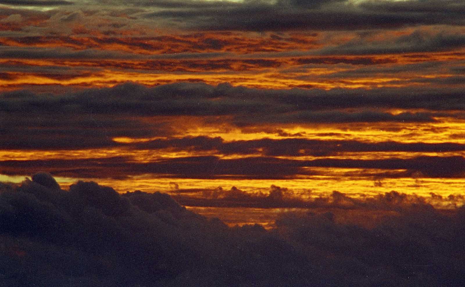 インドネシアの空と夕日