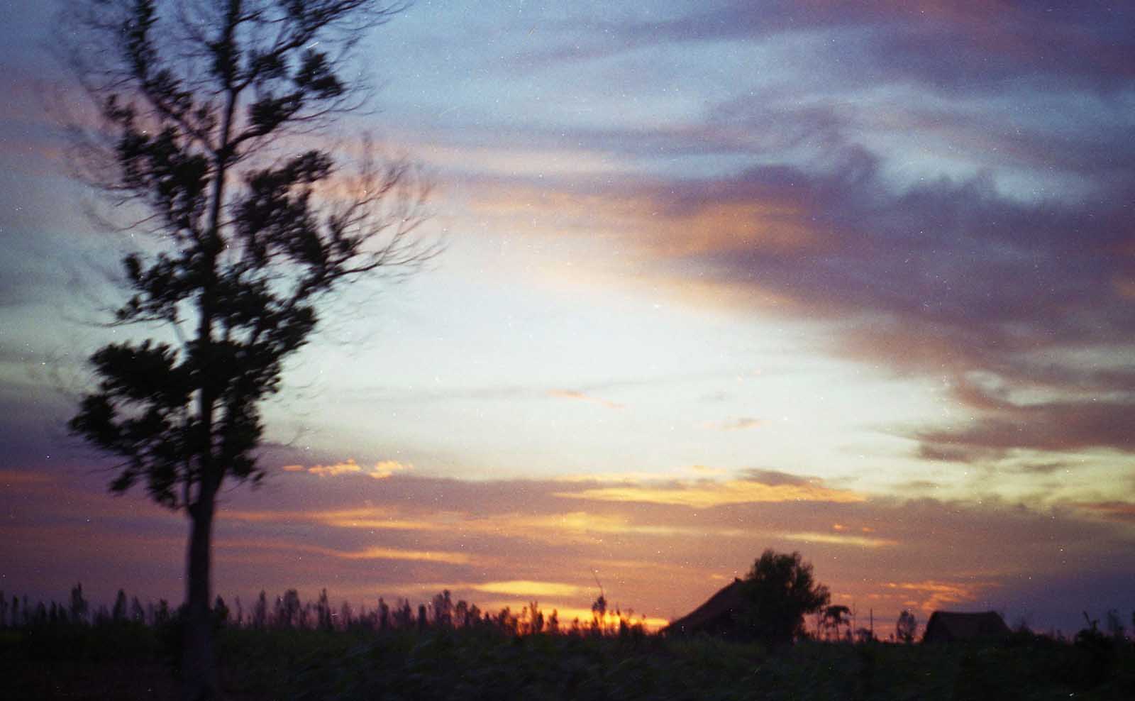 インドネシアの空と夕日