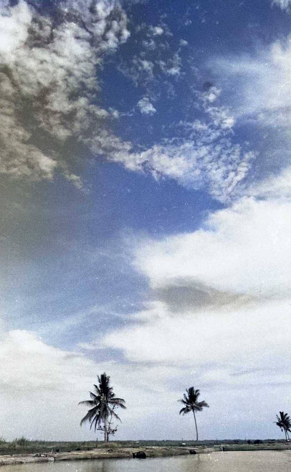 インドネシアの空と夕日