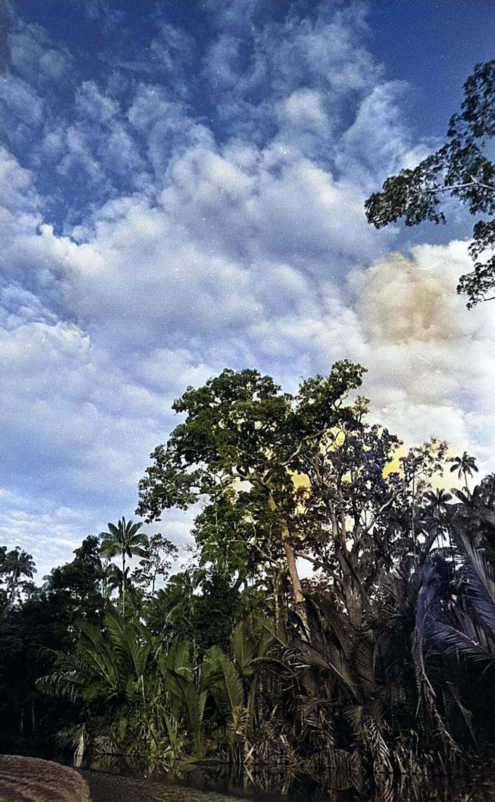 インドネシアの空と夕日