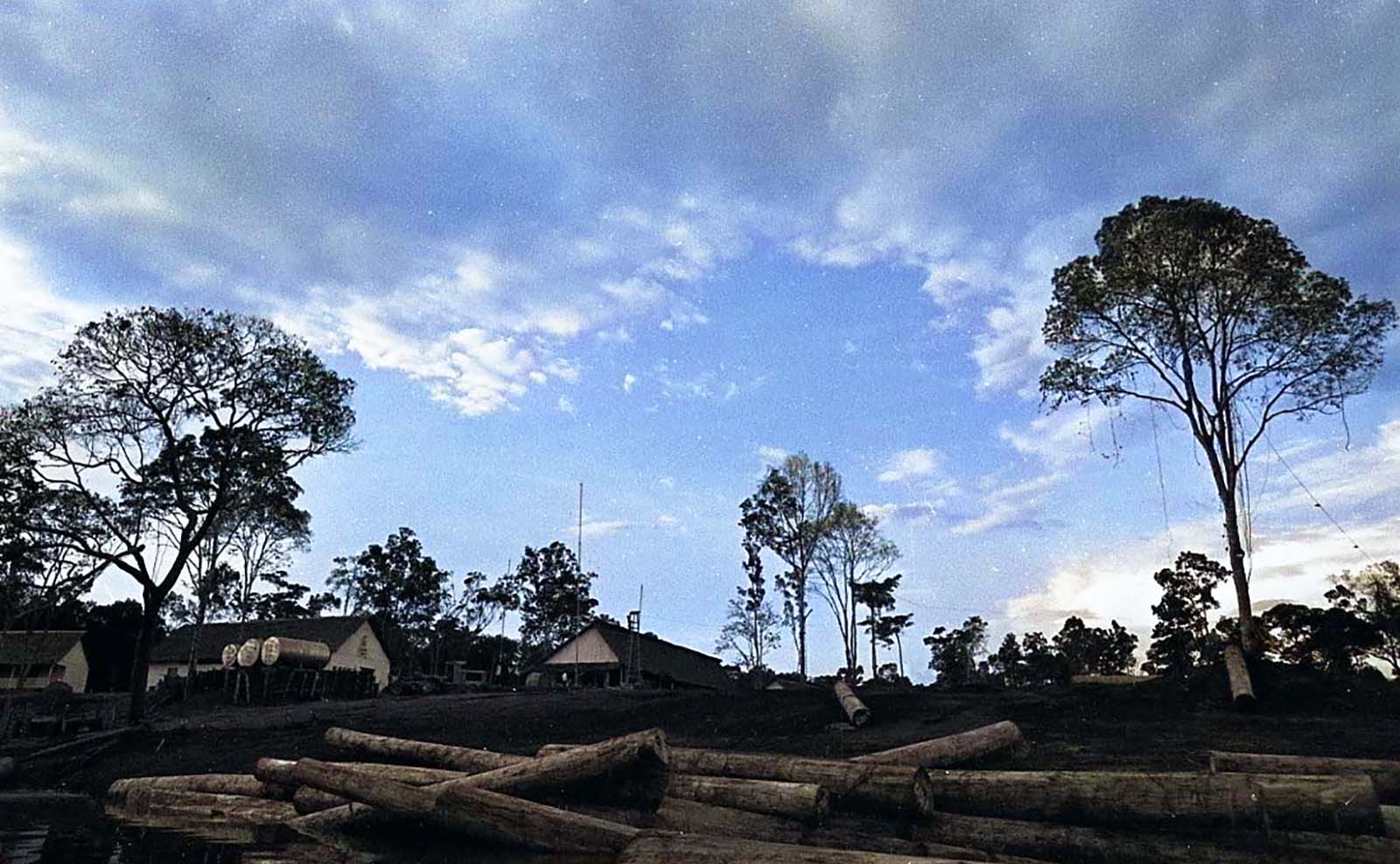 インドネシアの空と夕日