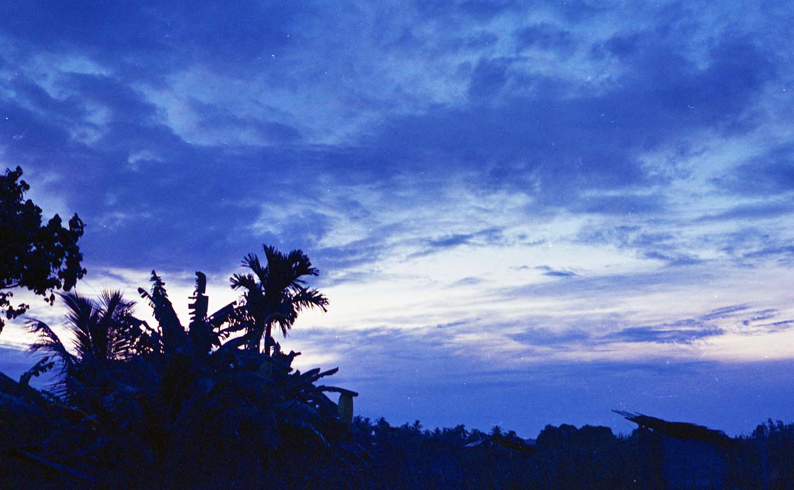 インドネシアの空と夕日